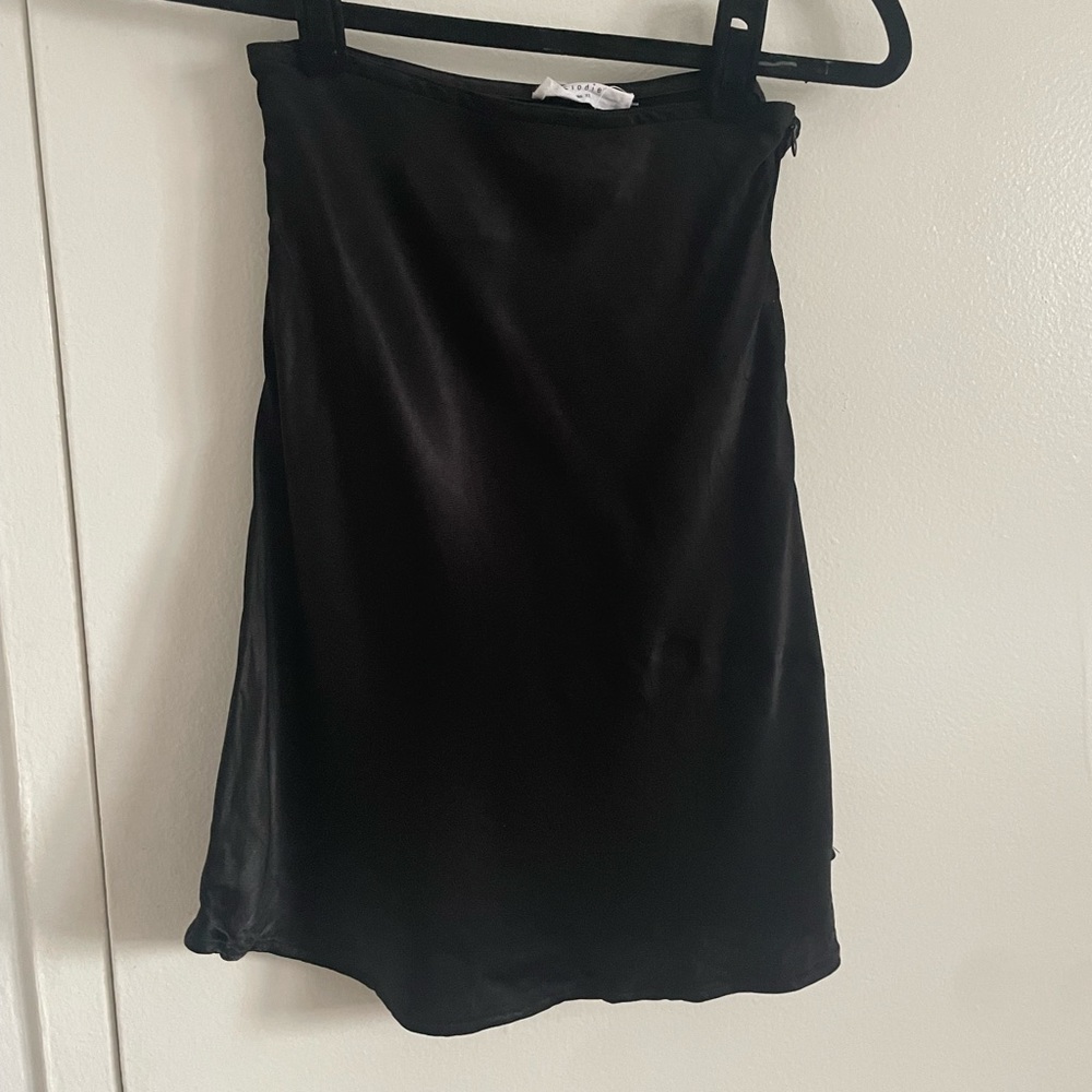 NWOT elodie satin mini skirt from Nordstrom rack with side zip